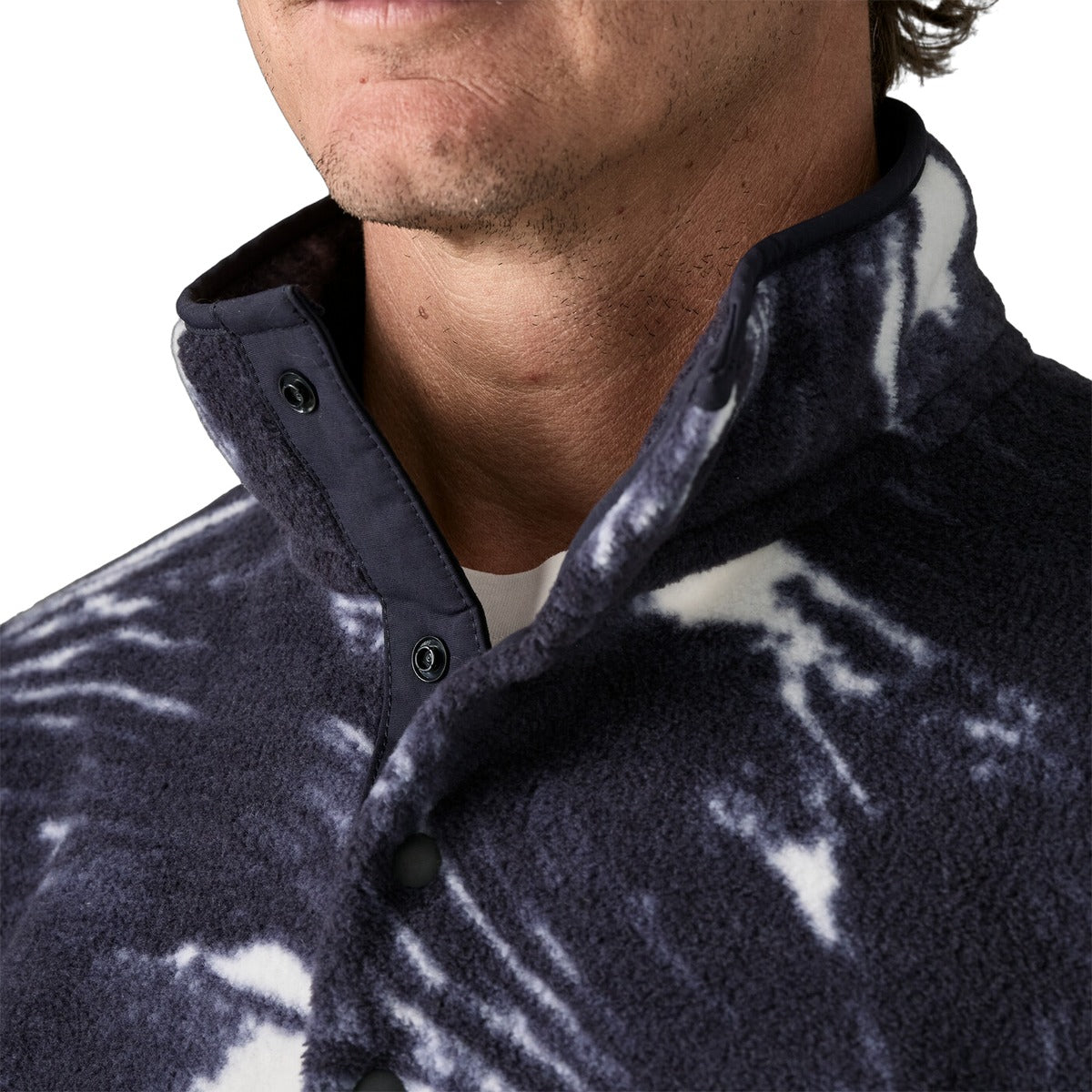 Patagonia Men's Lightweight Synchilla Snap-T Fleece Pullover - detail view