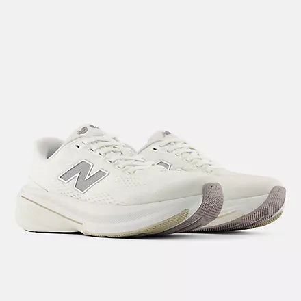 New Balance Women's 860 V15